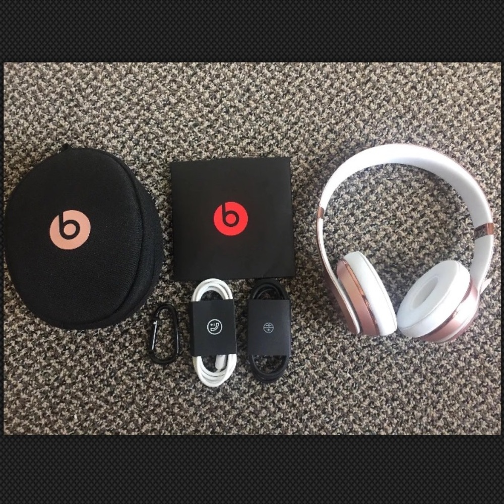 Beats Solo 3 Wireless Headphones Rose Gold NEW